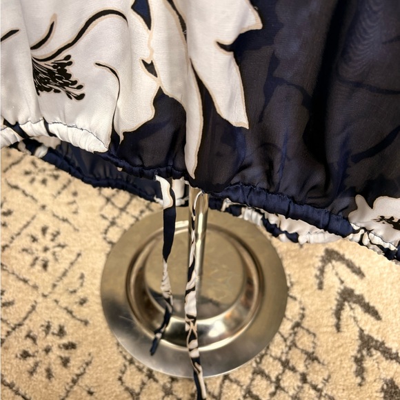 White House Black Market Navy and White Floral Blouse - Picture 4 of 5